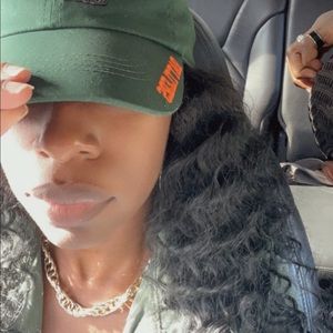 Meet your Posher, Nikia
